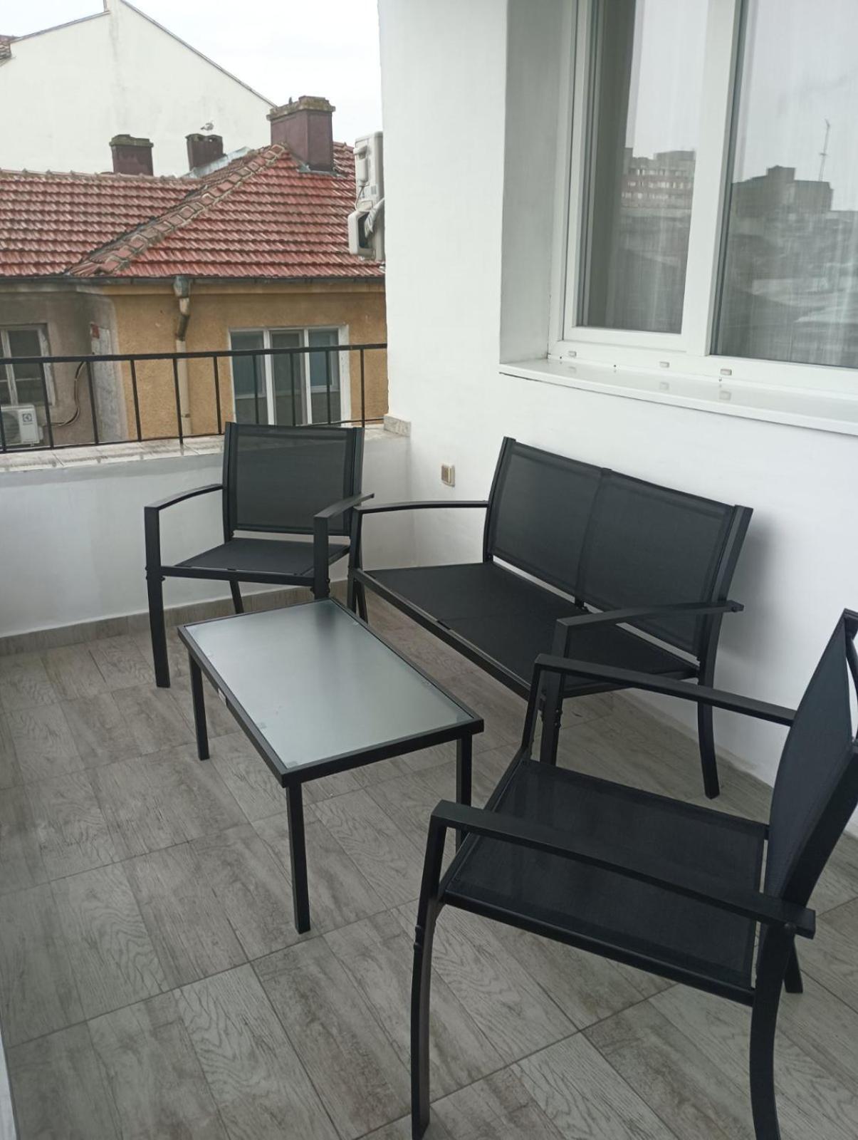 Yanakiev'S Central Apartment Бургас Екстериор снимка