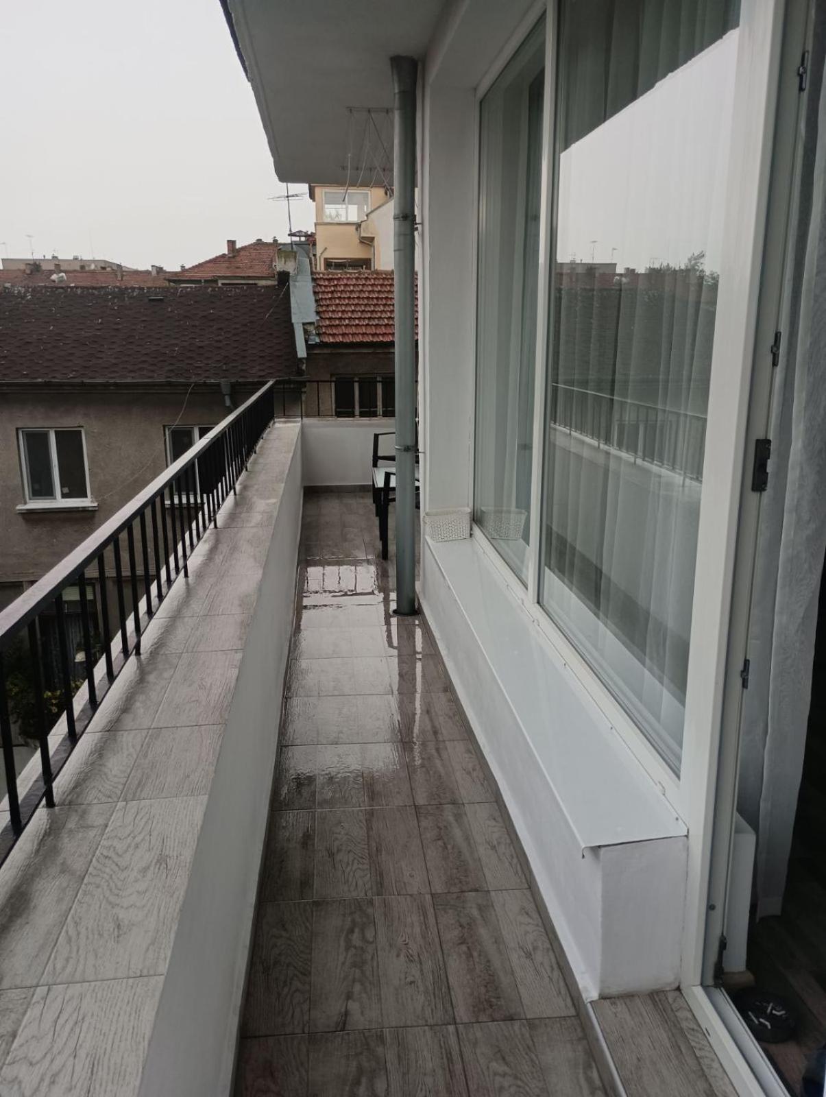 Yanakiev'S Central Apartment Бургас Екстериор снимка